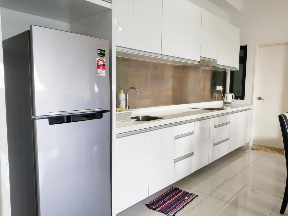 Meridin@Medini#3 Apartment Нусаджая Екстериор снимка