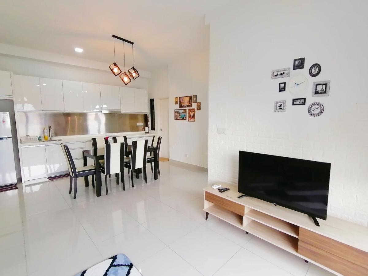 Meridin@Medini#3 Apartment Нусаджая Екстериор снимка