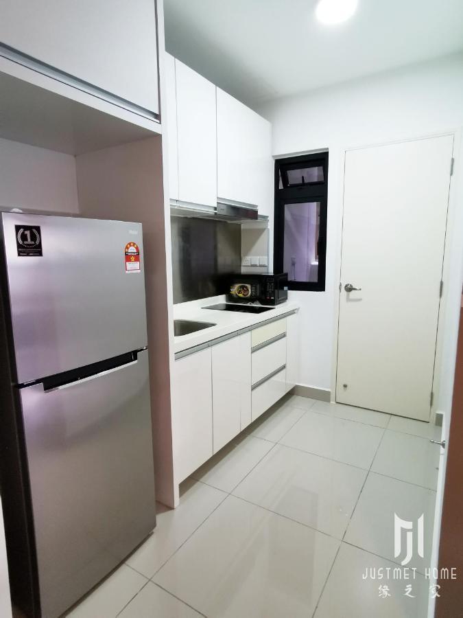 Meridin@Medini#3 Apartment Нусаджая Екстериор снимка