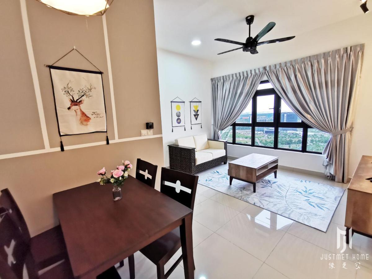 Meridin@Medini#3 Apartment Нусаджая Екстериор снимка