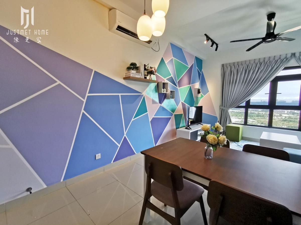 Meridin@Medini#3 Apartment Нусаджая Екстериор снимка