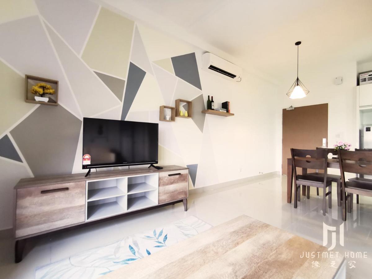 Meridin@Medini#3 Apartment Нусаджая Екстериор снимка