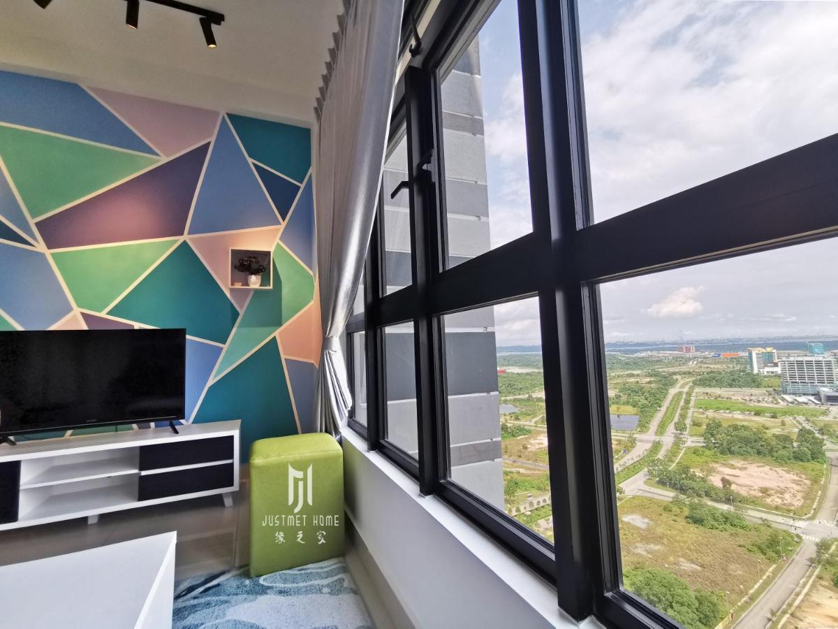 Meridin@Medini#3 Apartment Нусаджая Екстериор снимка