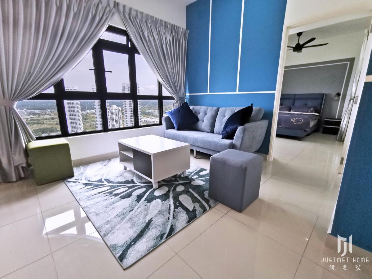 Meridin@Medini#3 Apartment Нусаджая Екстериор снимка