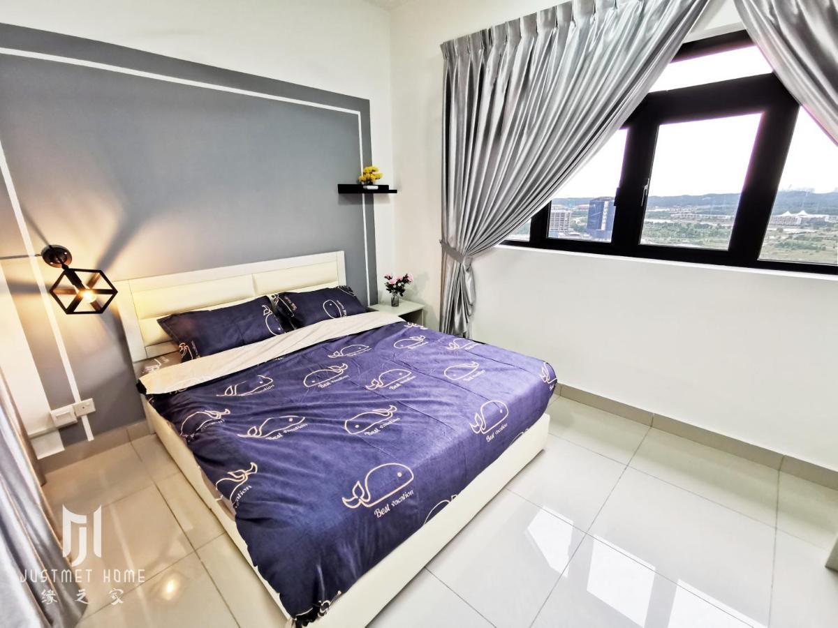 Meridin@Medini#3 Apartment Нусаджая Екстериор снимка
