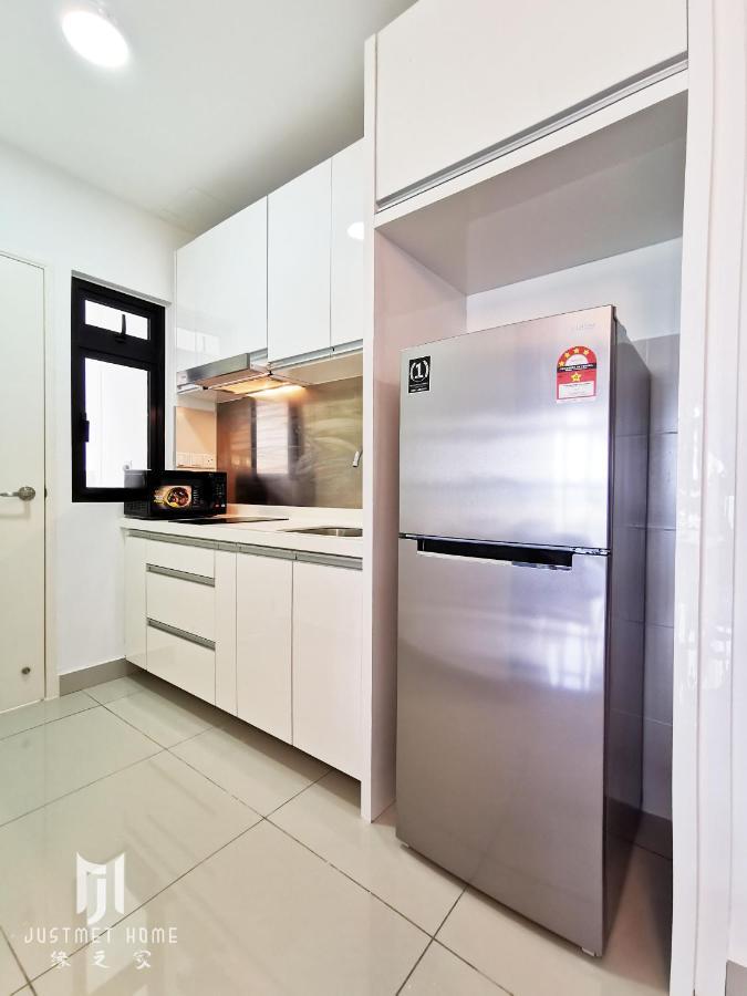 Meridin@Medini#3 Apartment Нусаджая Екстериор снимка