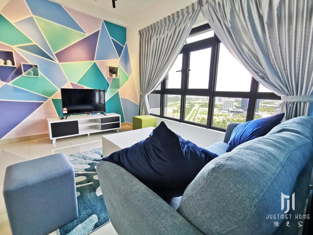 Meridin@Medini#3 Apartment Нусаджая Екстериор снимка