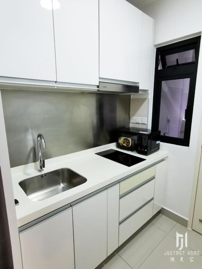 Meridin@Medini#3 Apartment Нусаджая Екстериор снимка