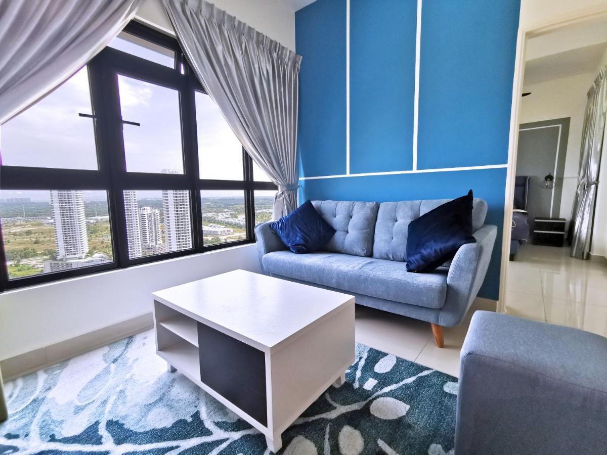 Meridin@Medini#3 Apartment Нусаджая Екстериор снимка