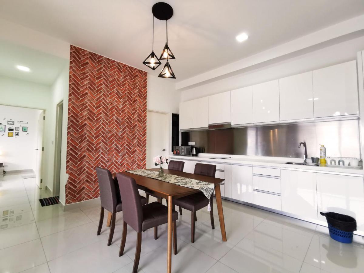 Meridin@Medini#3 Apartment Нусаджая Екстериор снимка