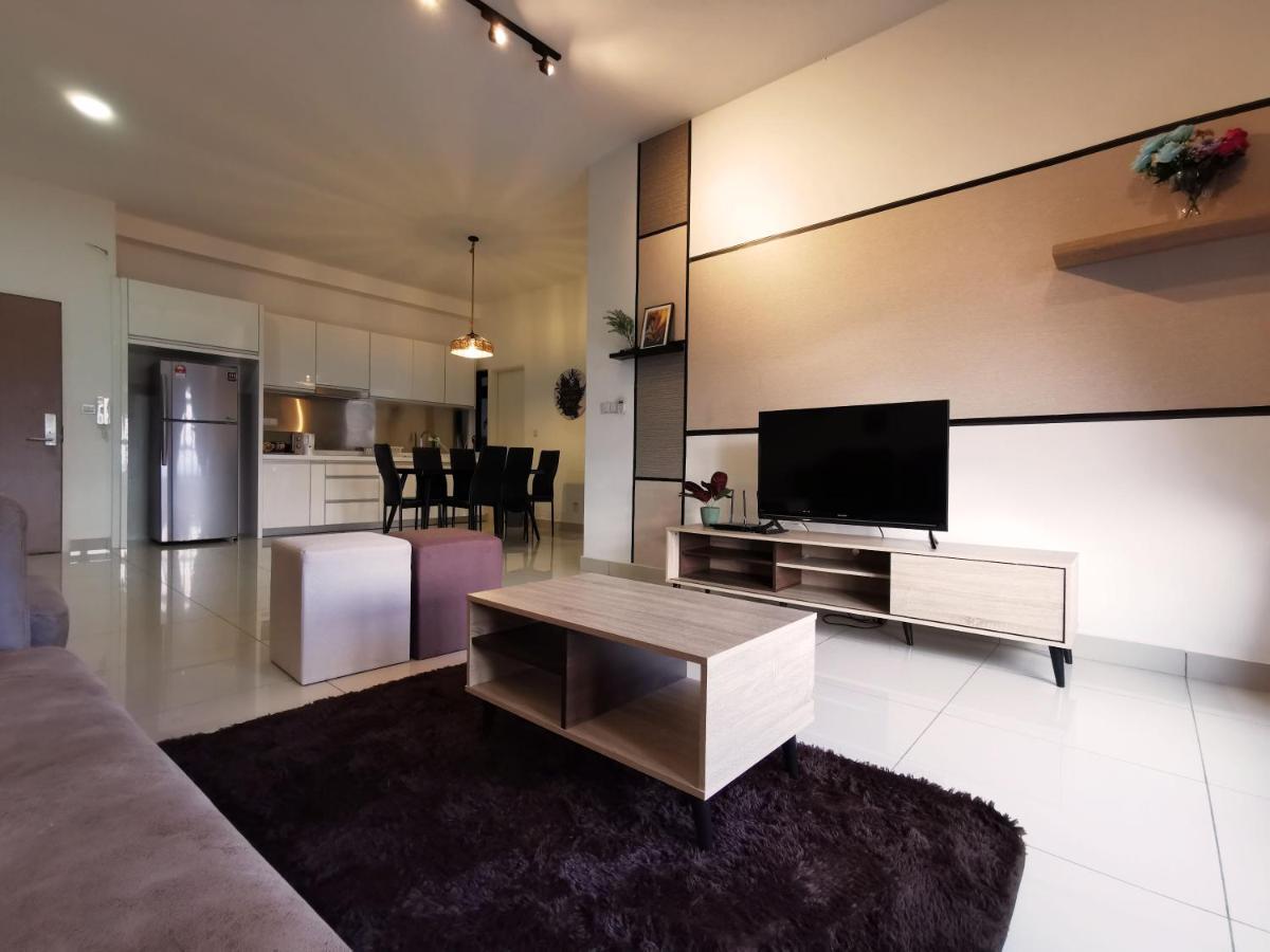 Meridin@Medini#3 Apartment Нусаджая Екстериор снимка