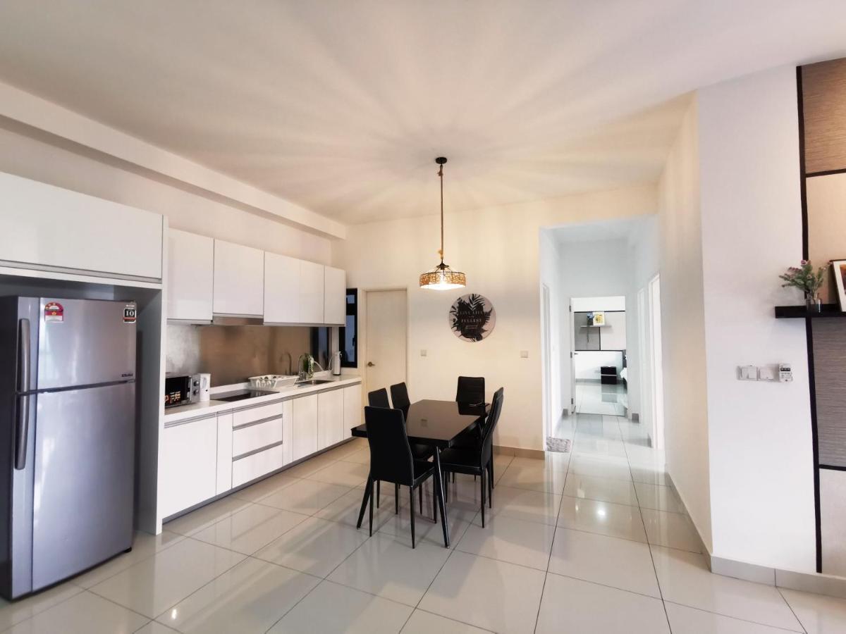 Meridin@Medini#3 Apartment Нусаджая Екстериор снимка