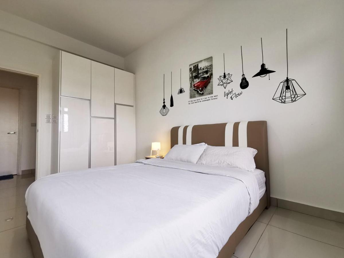 Meridin@Medini#3 Apartment Нусаджая Екстериор снимка